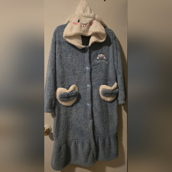 1 Cozy Blue Cinnamorroll Jacket with Heart Accents - Picture 2 of 5